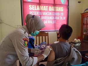 Tenaga Kesehatan Biddokes Polda Maluku Utara Jalani Vaksinasi Tahap 2