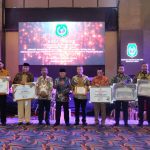 Gubernur Maluku Utara Berikan Penghargaan Tiga Daerah Capai Vaksinasi Diatas Angka 75 Persen