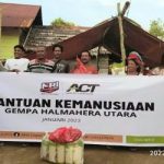 Sembangi Korban Gempa di Halmahera Utara, ACT dan MRI Berikan Bantuan Paket Pangan