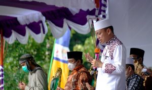 Hadir di Pulau Obi, Ust. Das’ad Latif Disambut Ribuan Warga