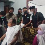 Bupati Usman Sidik dan Ketua Tim Penggerak PKK Disuntik Vaksin Boster Pertama di Kayoa Selatan