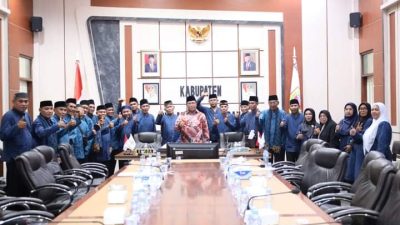 Bupati Edi Langkara Lepas 43 Orang Jama’ah Umroh Asal Halteng