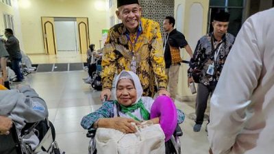 Lepas JCH Kloter 10 asal Malut Menuju Madinah, Kakanwil Minta Jemaah dengarkan Arahan Petugas Haji