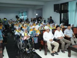 Wali Kota Resmi Lepas JCH Masuk Ashaj Transit Ternate