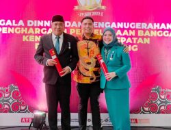 Bupati Halmahera Selatan Dan Ketua TP PKK Terima Penghargaan Manggala Karya Kencana dari BKKBN RI