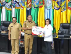 Bupati Halsel Menerima Penghargaan Dana Insentif Fiskal Kinerja Tahun berjalan Kategori Pengendalin Inflasi Daerah dari Pempus