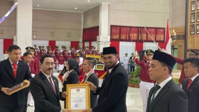 Plt.Bupati Bassam Kasuba dan Almarhum Bupati Hi.Usman Sidik Dianugerahi Tanda lencana Alumni Kehormatan dari IPDN