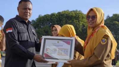 Pemkot Tikep Berikan Penghargaan 4 OPD dan 10 UPT Puskesmas atas capaian Tertinggi Kategori kepatuhan Standar Pelayanan Publik