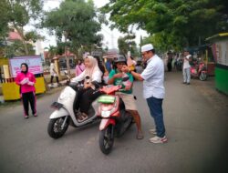 Sat Intelkam Polres Kepsul Berbagi Takjil Ramadan kepada Penggunaan Jalan