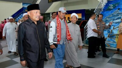Wakil Gubernur Maluku Utara Sambut Kedatangan Kapolda di Bandara Baabullah Ternate