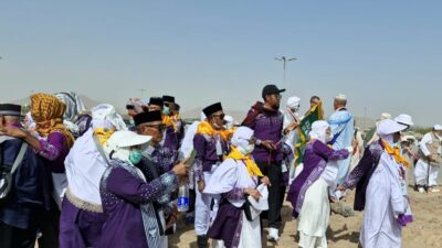 Jamaah Haji Kloter 15 Maluku Utara City Tour di Madinah