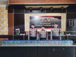 Polda Malut Amankan Ratusan Botol Miras di Pelabuhan Ahmad Yani Ternate